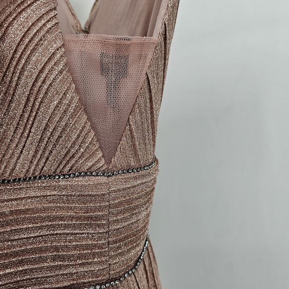 Adrianna Papell Pleated metallic vneck Gown Women size 8 Blush Pink maxi Formal - Picture 10 of 15